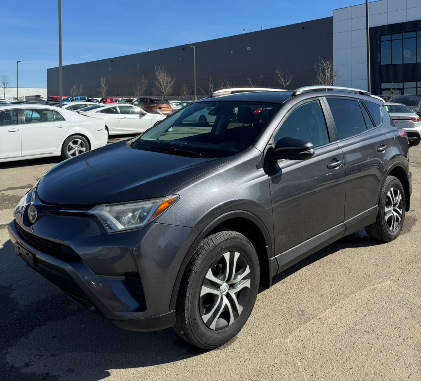 2017 Toyota RAV4 LE AWD : Well Serviced