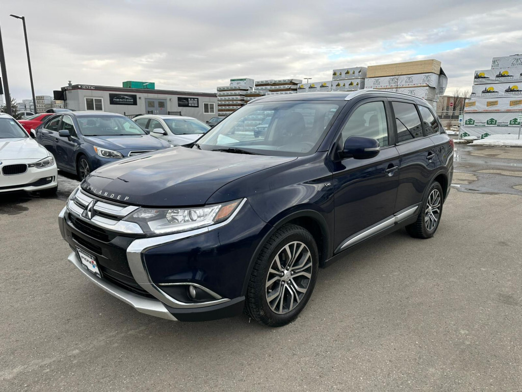 2017 Mitsubishi Outlander SE AWD: Backup Cam*7 Passenger* Sunroof