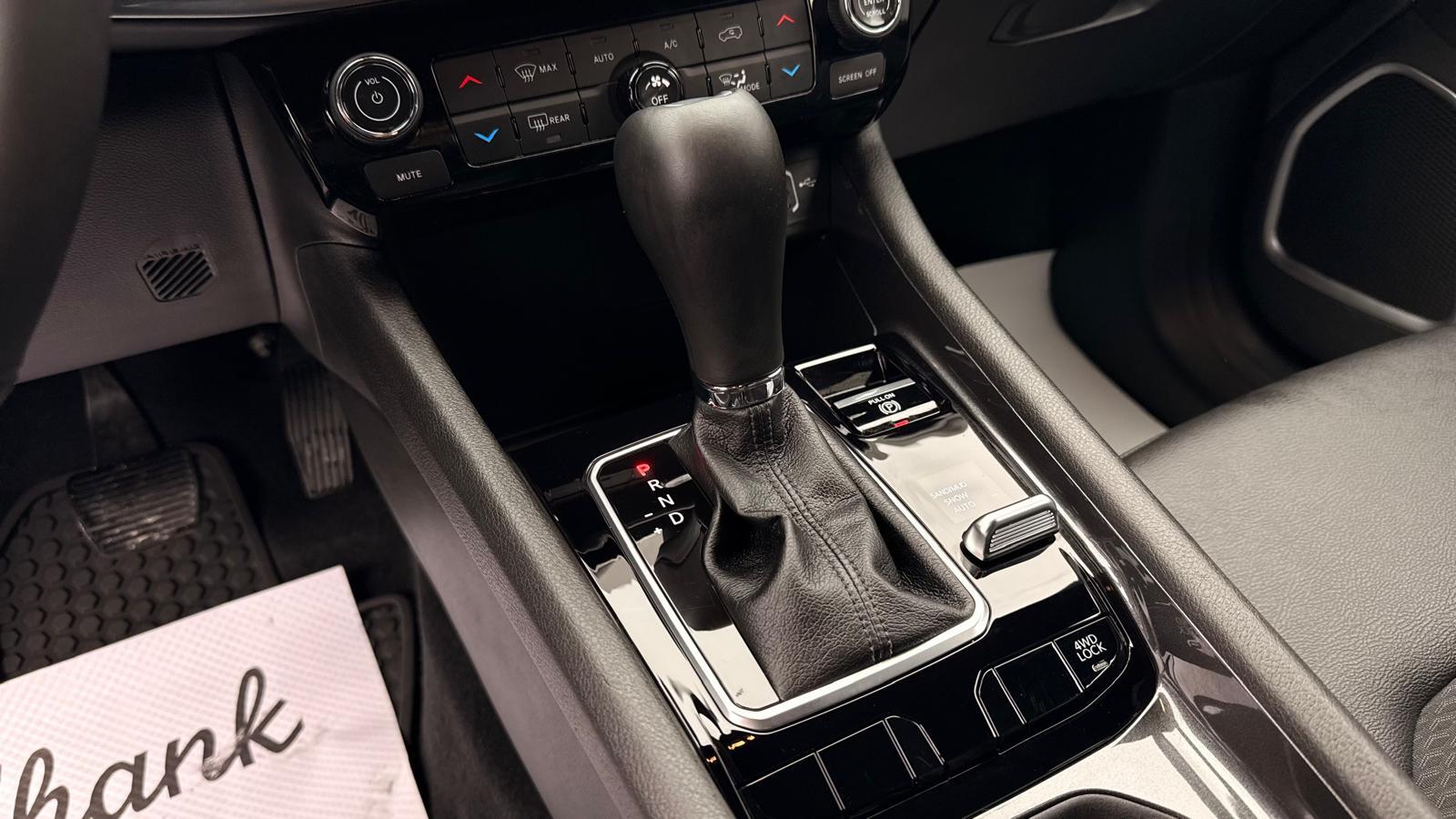 2025 Jeep Compass — view 13