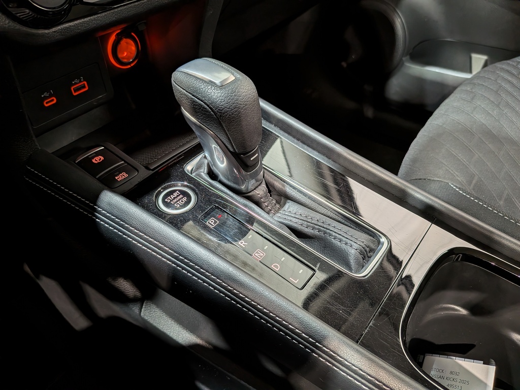 Nissan Kicks Play 2025