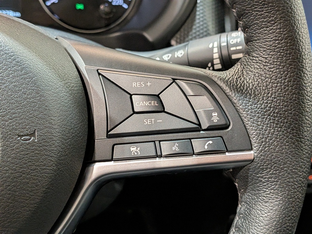 Nissan Kicks Play 2025