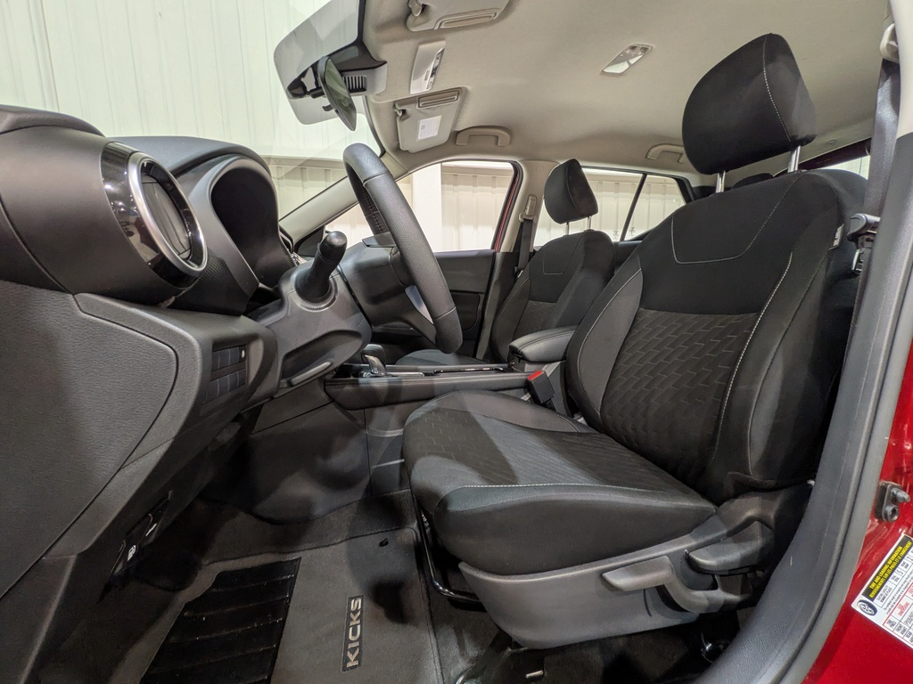 Nissan Kicks Play 2025