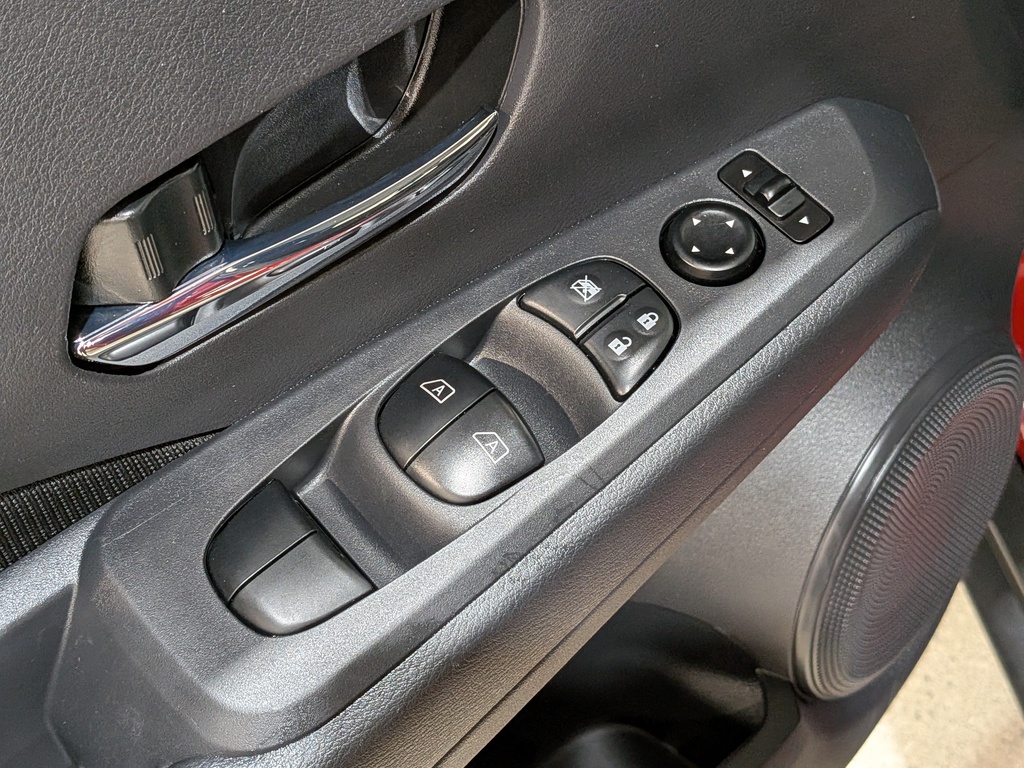 Nissan Kicks Play 2025