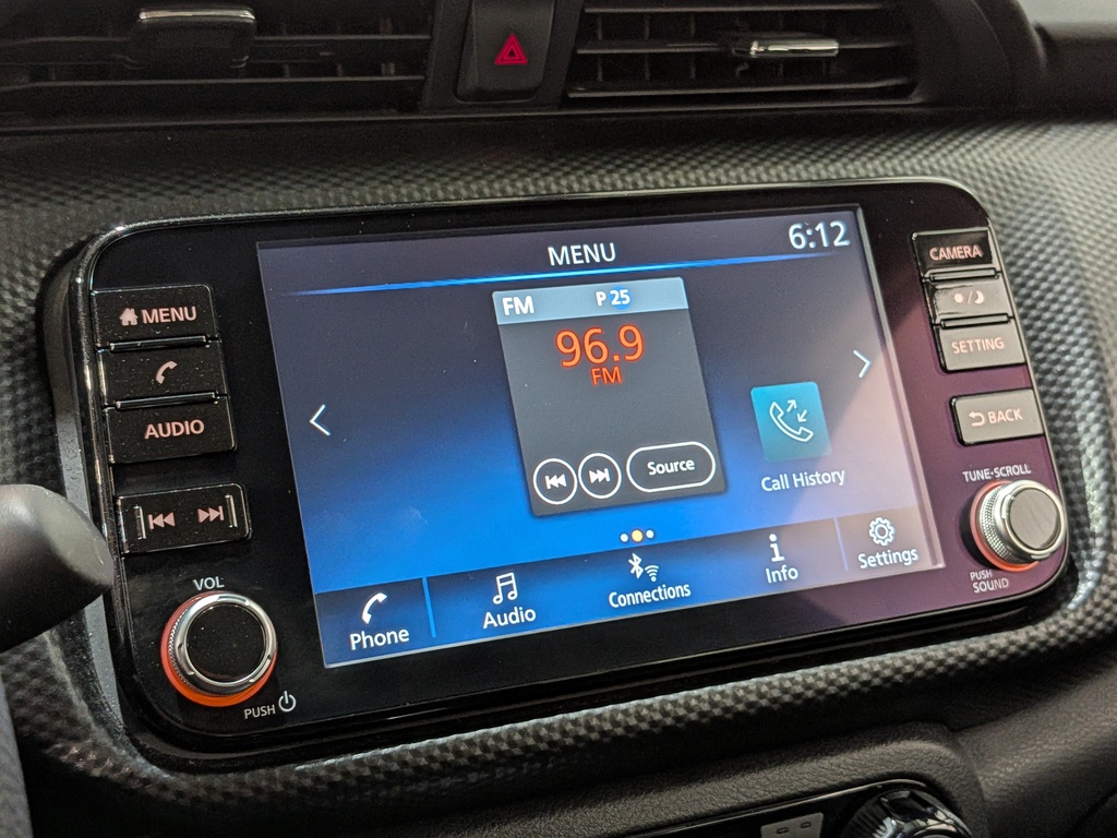 Nissan Kicks Play 2025