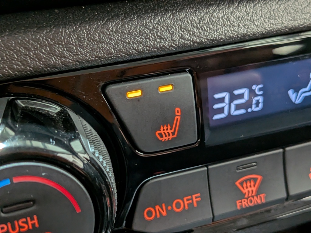 Nissan Kicks Play 2025