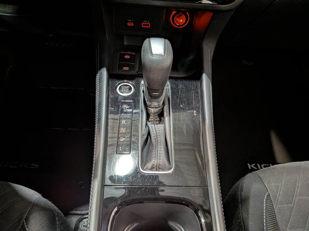 Nissan Kicks Play 2025