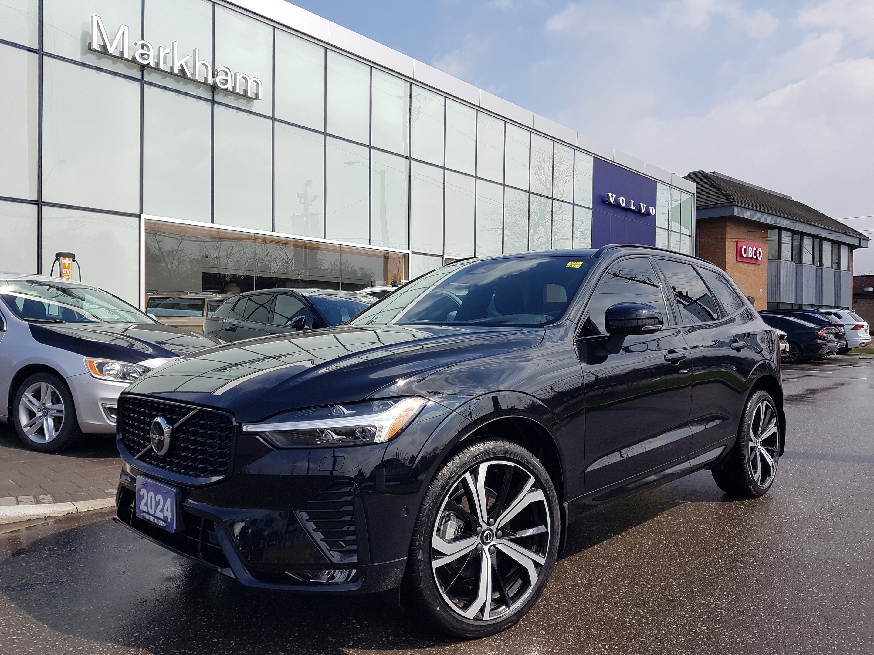 2024 Volvo XC60 B5 Ultimate Dark Theme AWD