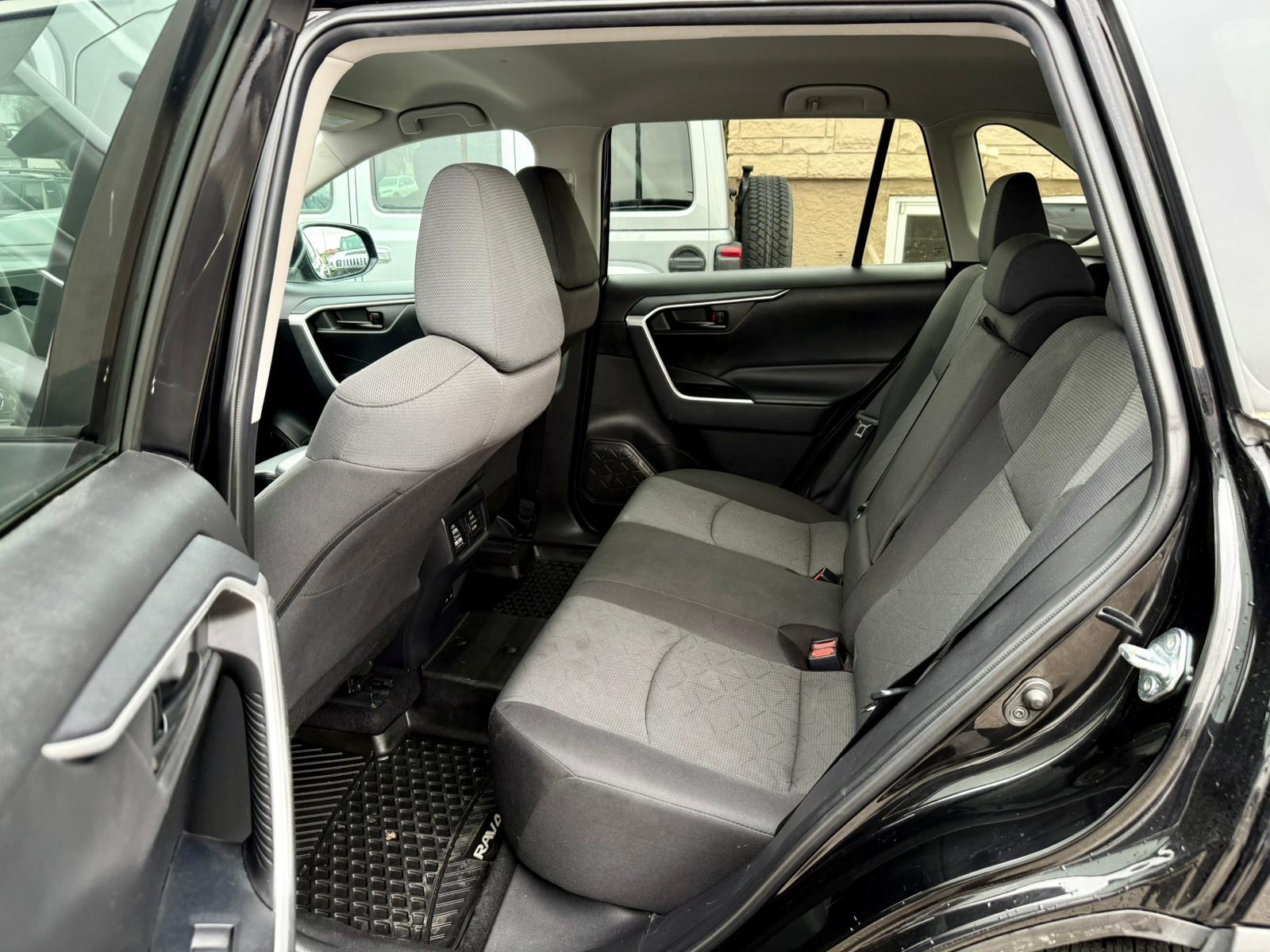 2022 Toyota RAV4 — view 11
