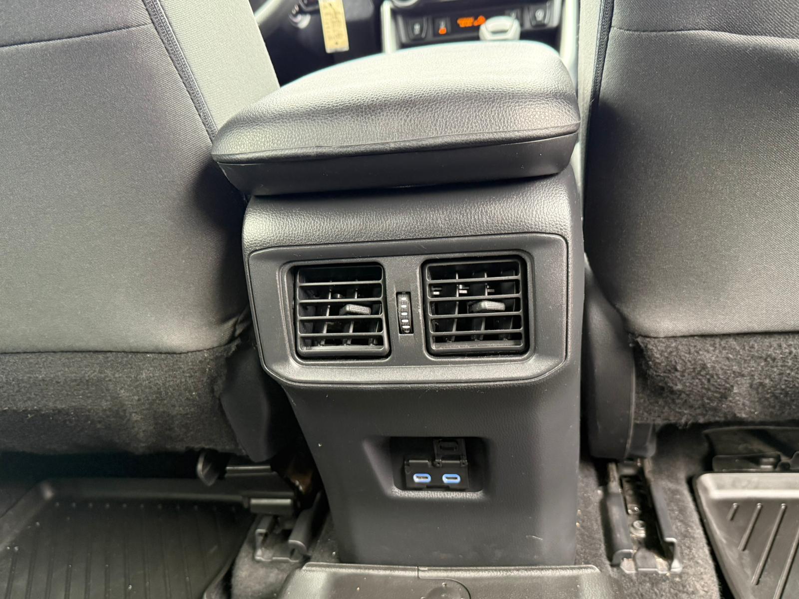 2022 Toyota RAV4 — view 12