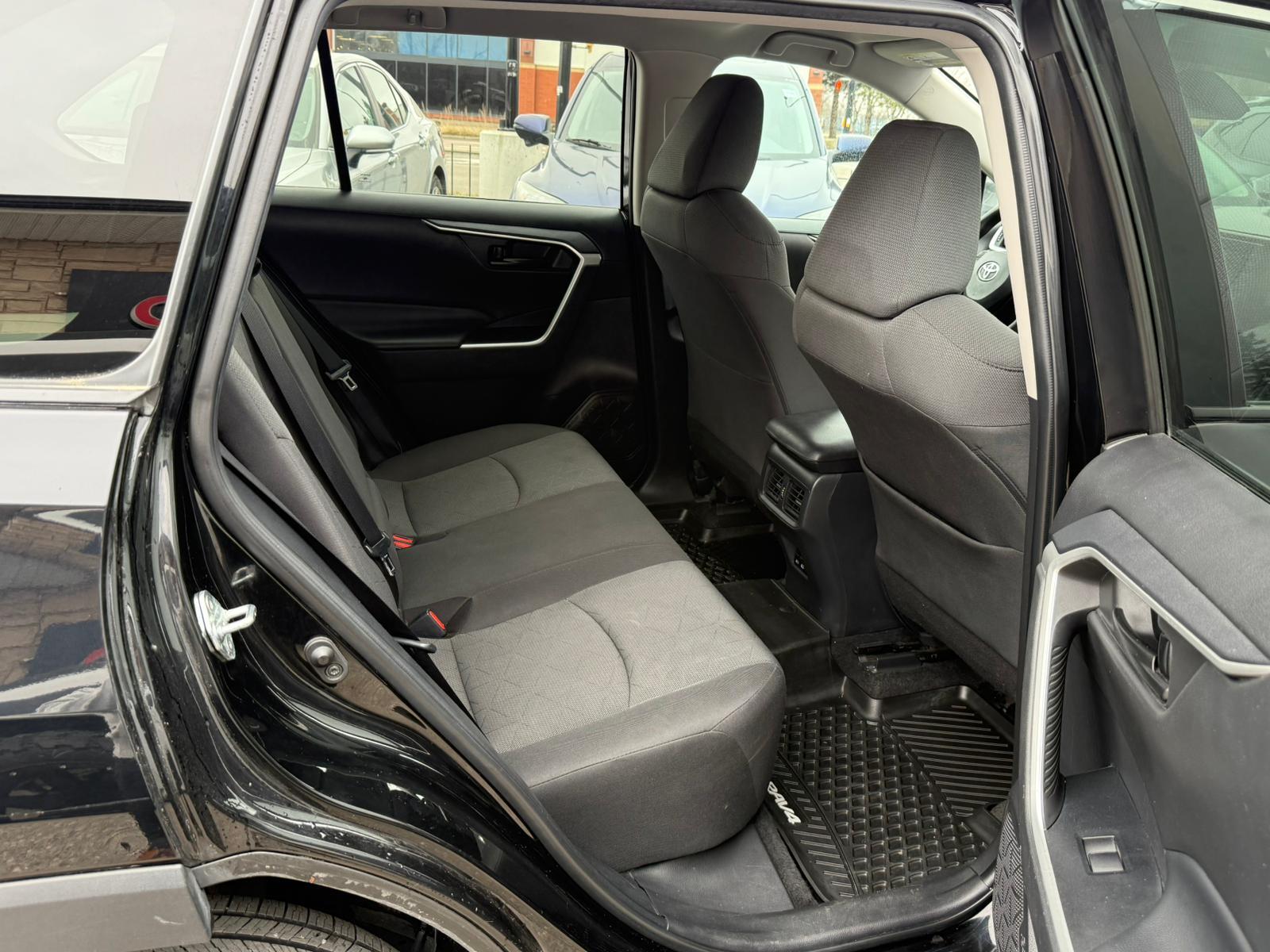 2022 Toyota RAV4 — view 10