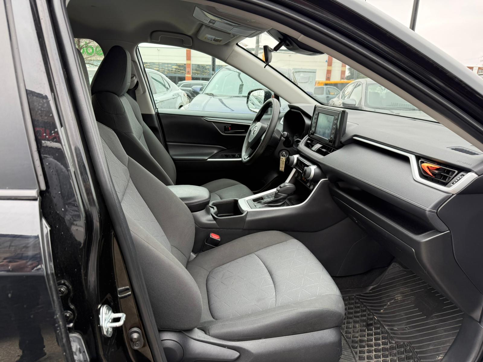 2022 Toyota RAV4 — view 8