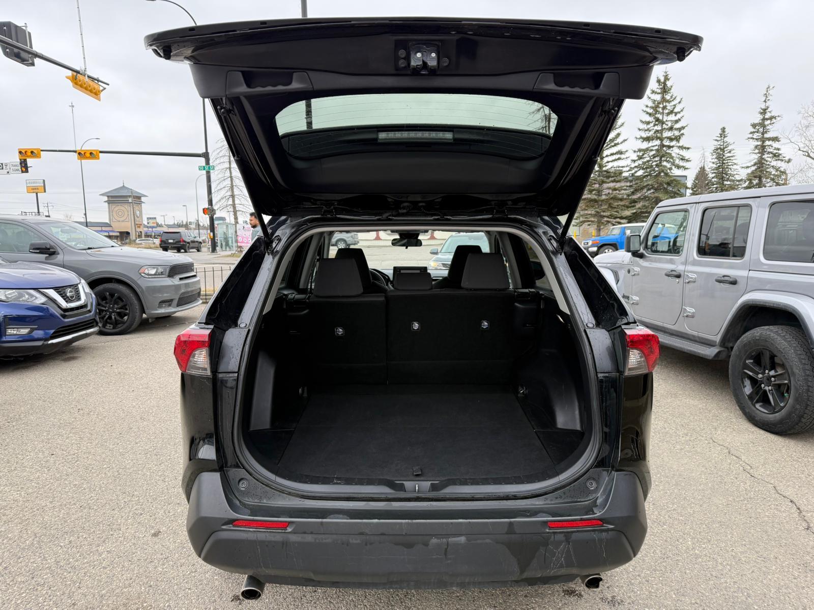2022 Toyota RAV4 — view 14