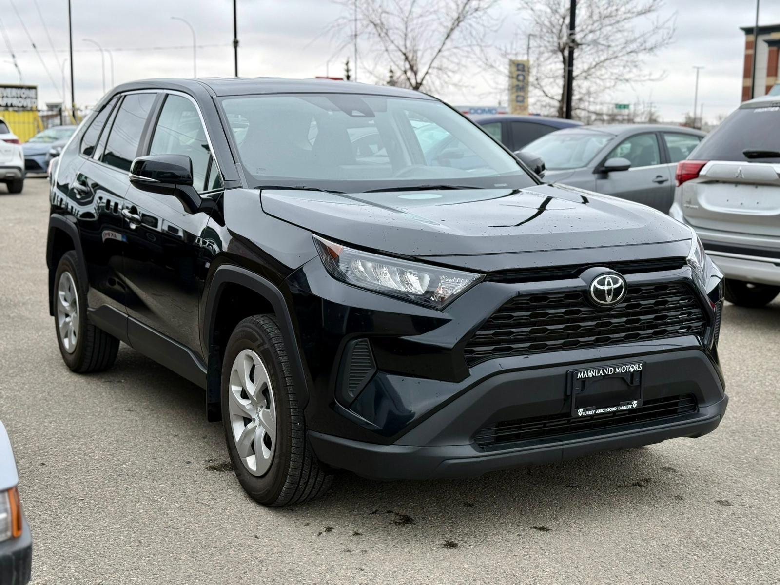 2022 Toyota RAV4 — view 3