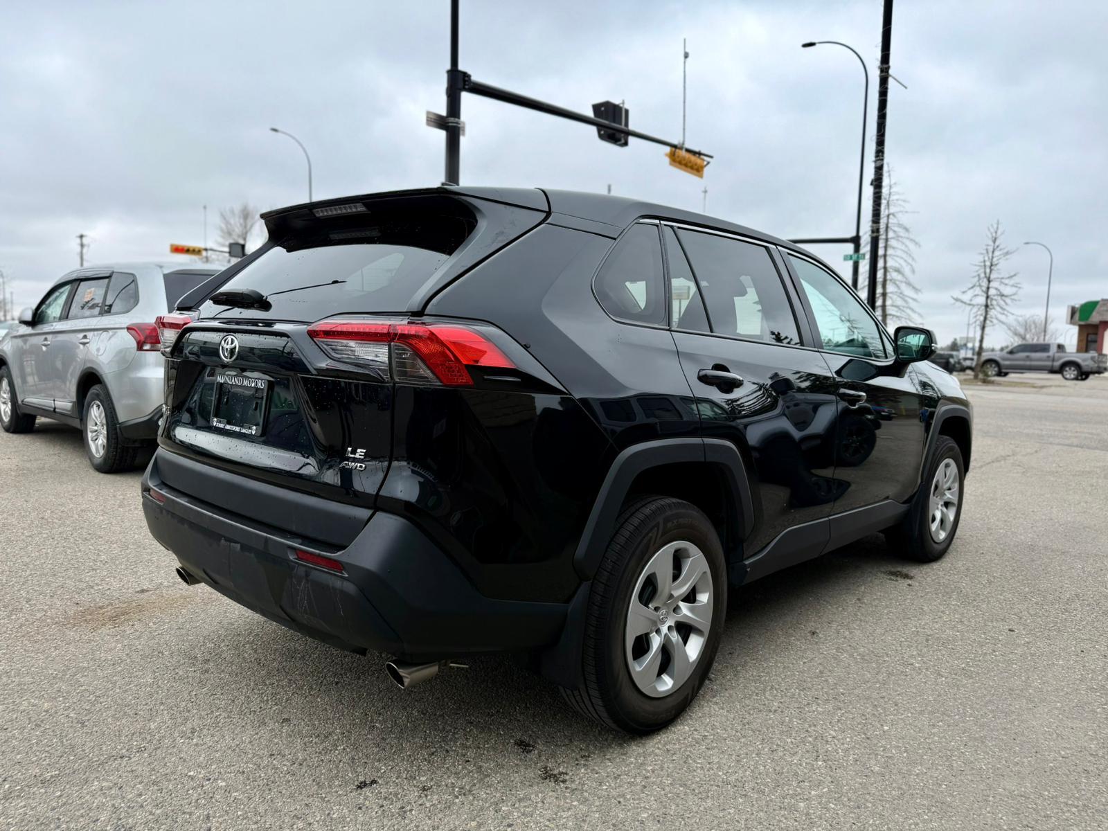 2022 Toyota RAV4 — view 4