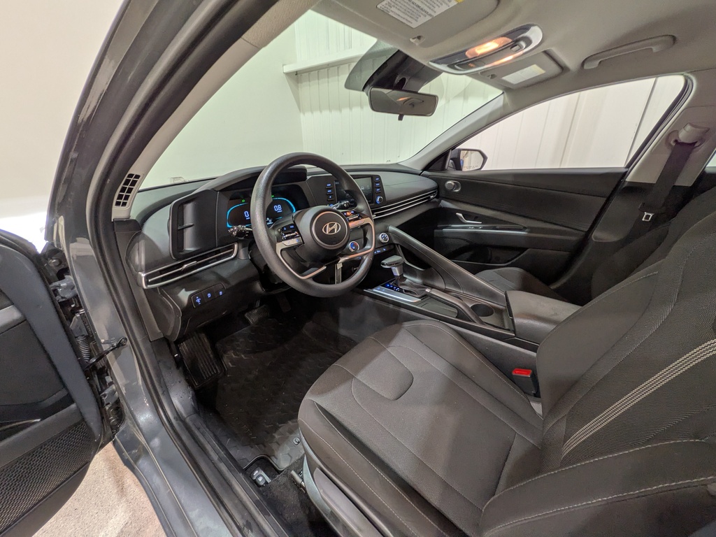 Hyundai Elantra 2025