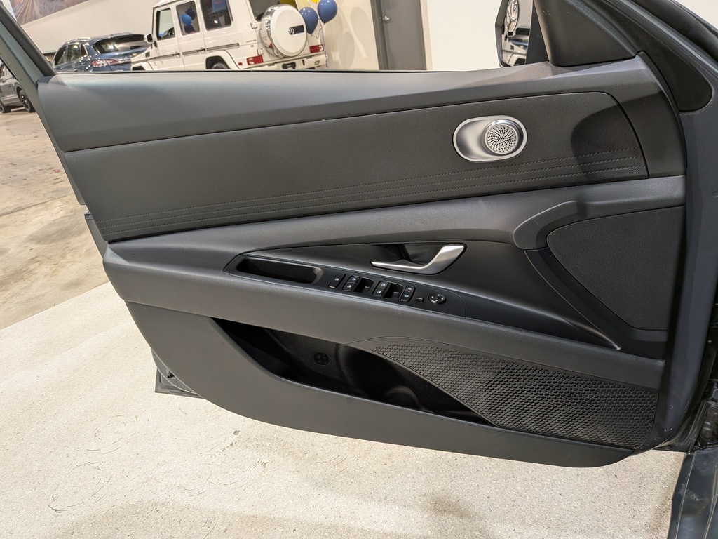 Hyundai Elantra 2025