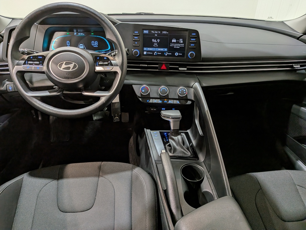 Hyundai Elantra 2025