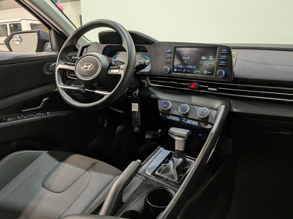 Hyundai Elantra 2025