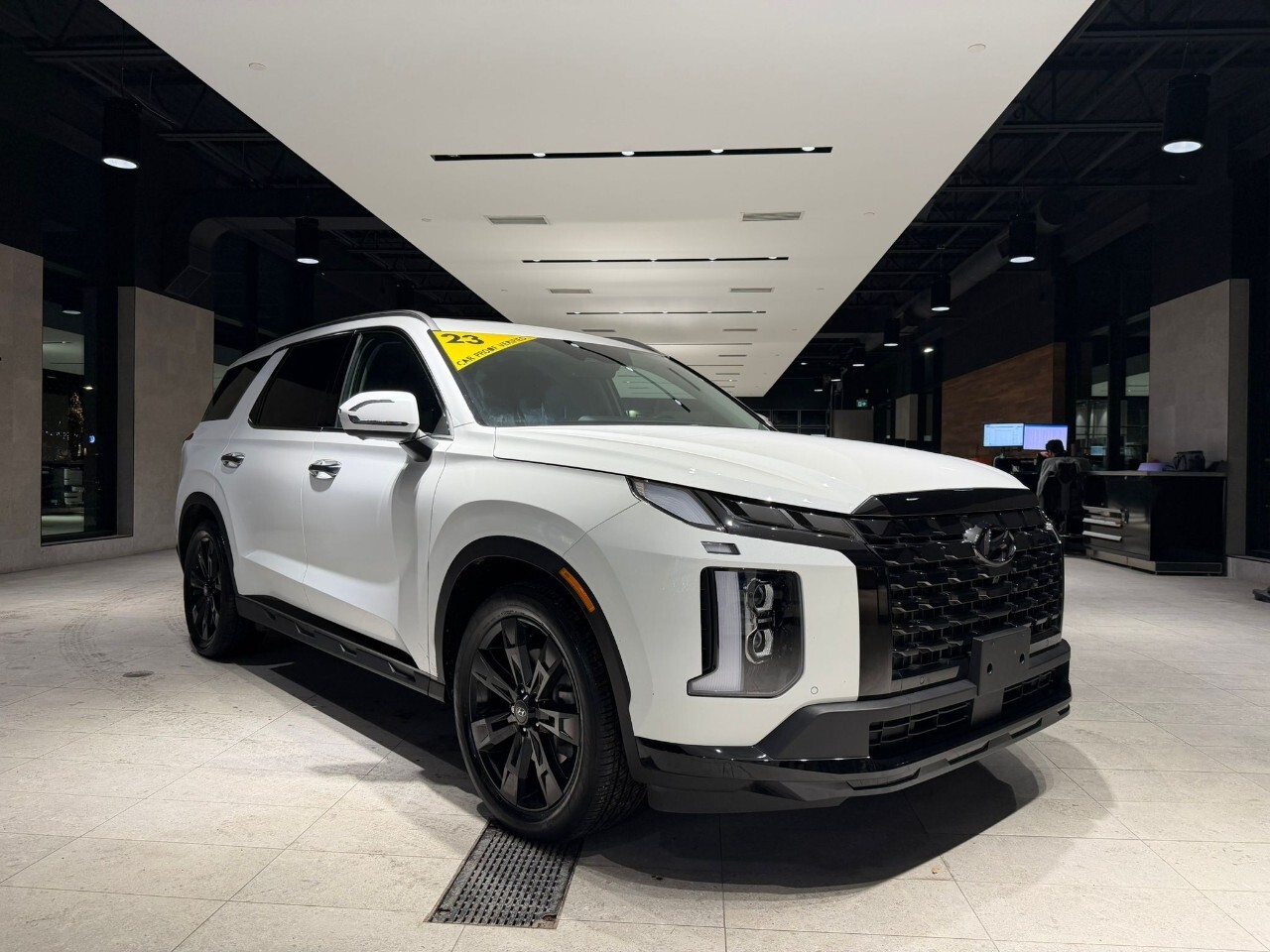 White 2023 Hyundai Palisade Urban AWD with 7 Passenger Seating SUV / Crossover 8-Speed Automatic