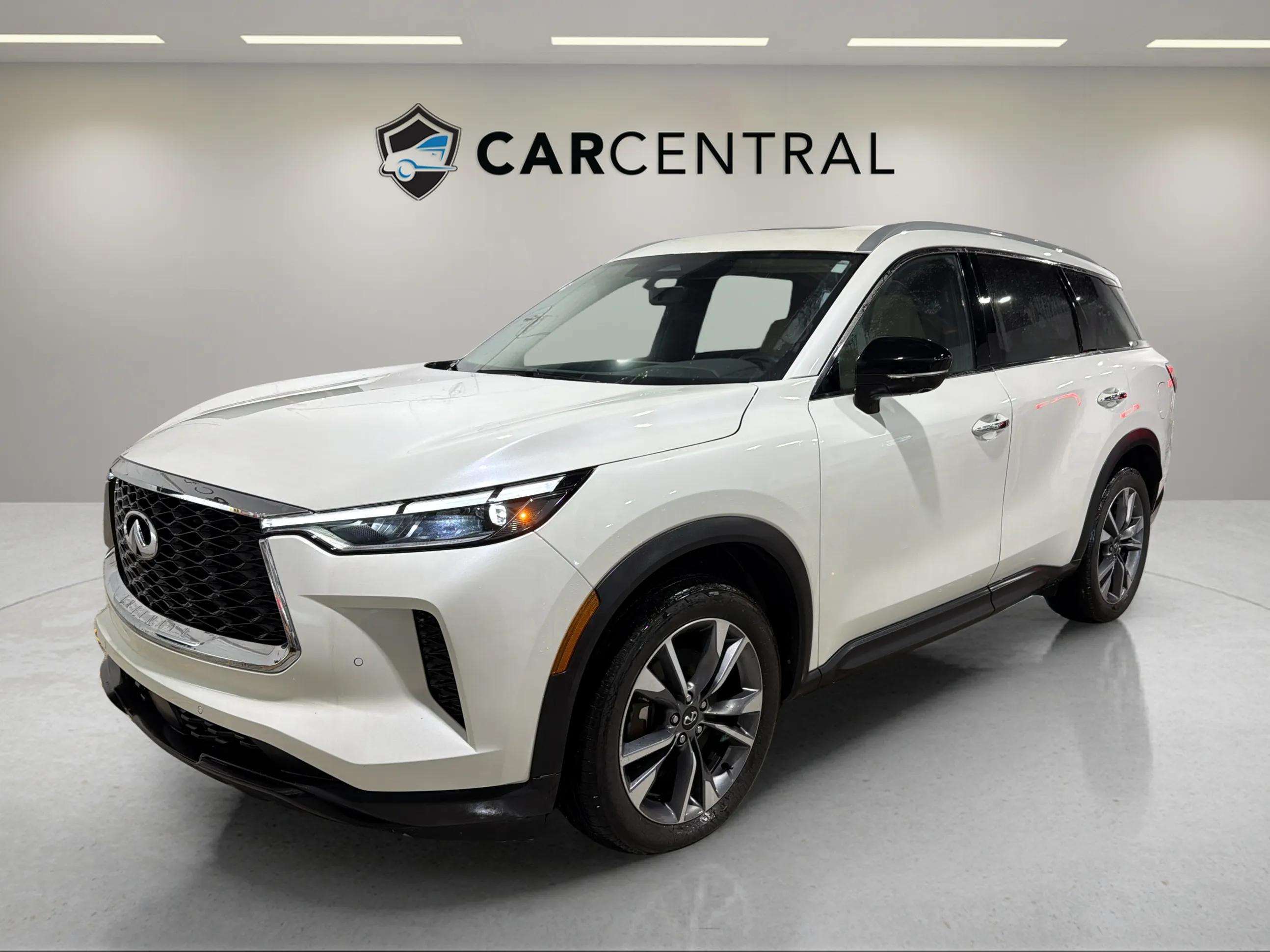 White 2023 INFINITI QX60 Luxe AWD SUV / Crossover All-Wheel Drive 9-Speed Automatic