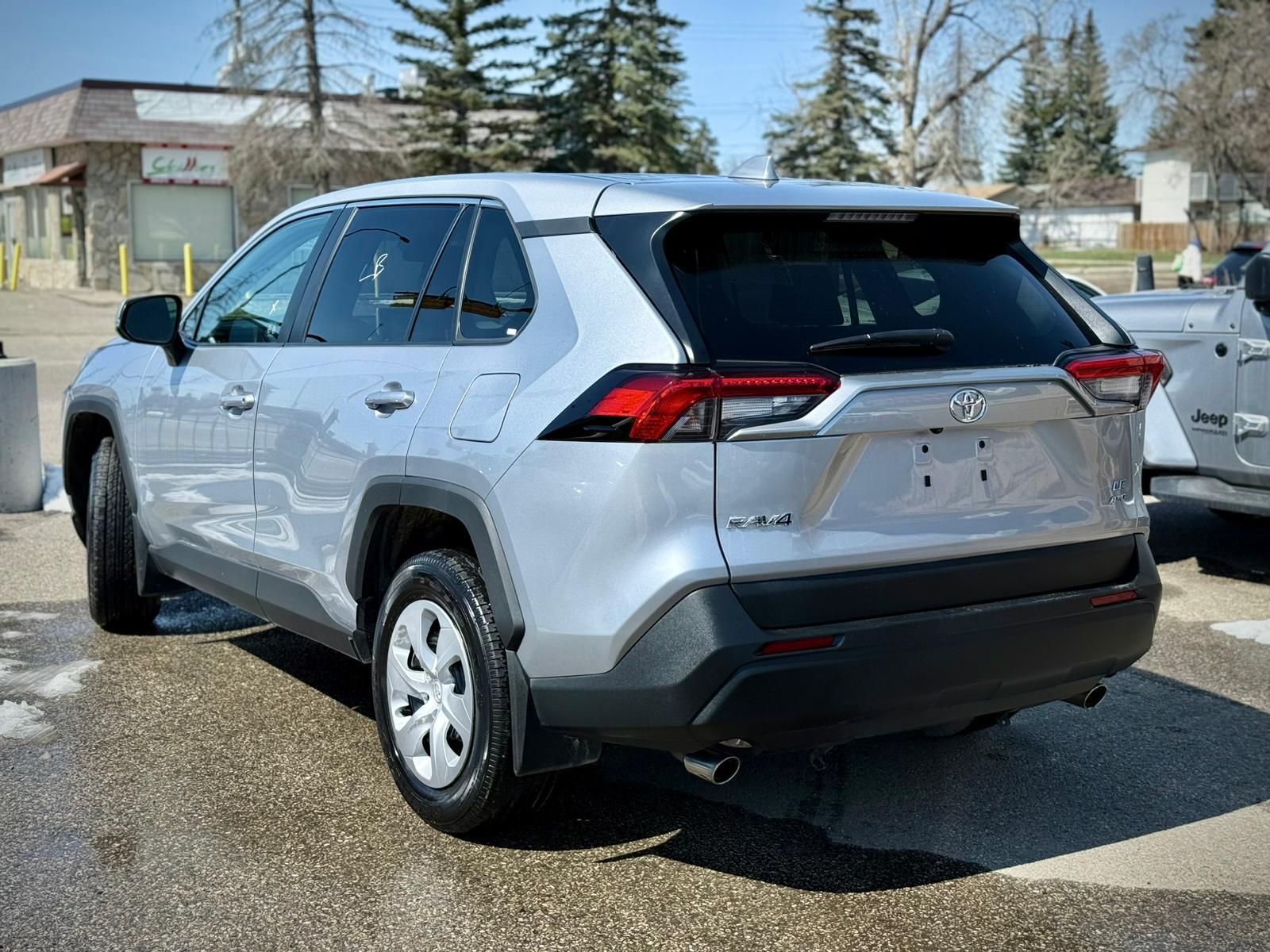 2024 Toyota RAV4 — view 6
