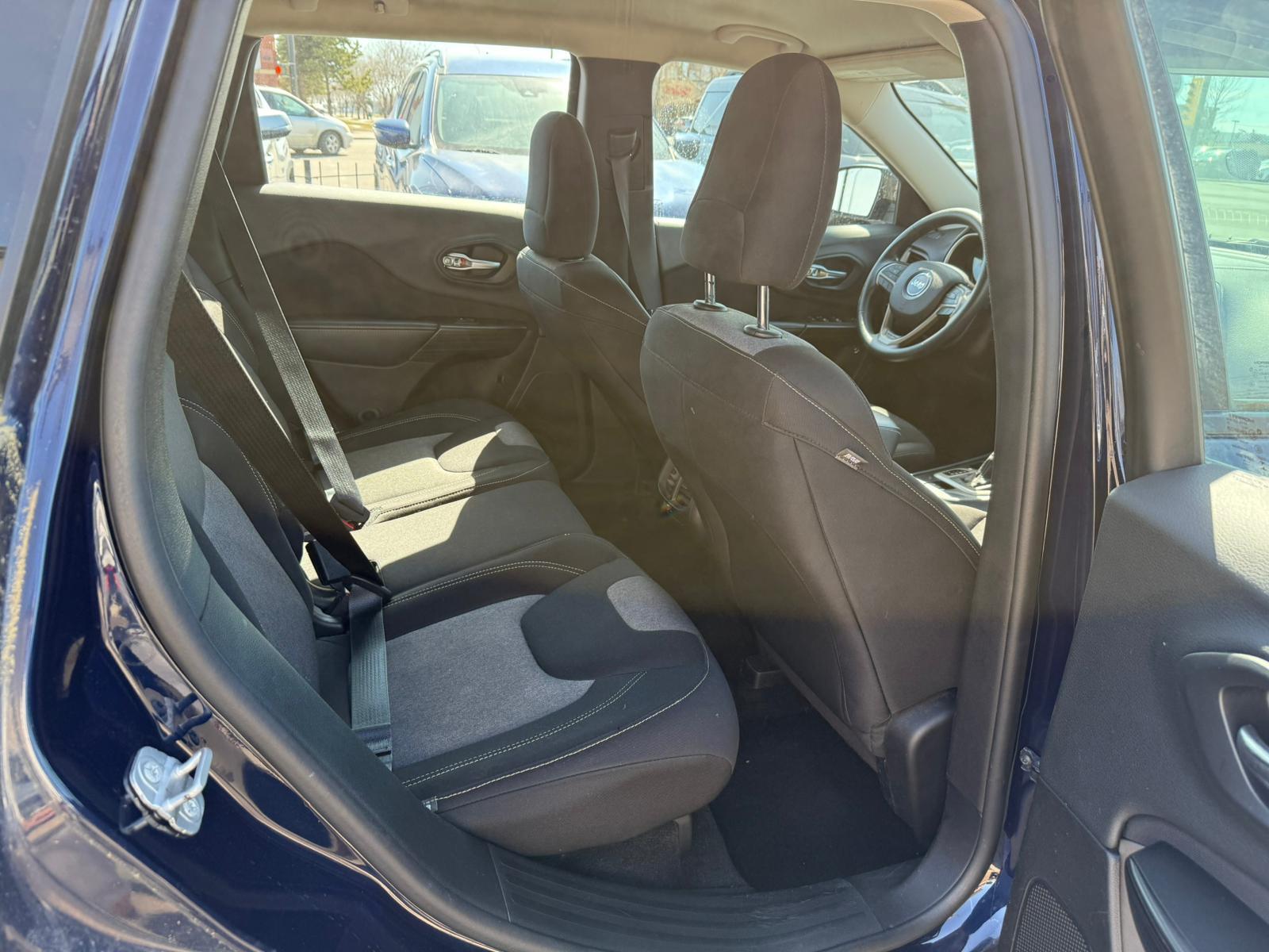 2014 Jeep Cherokee — view 11
