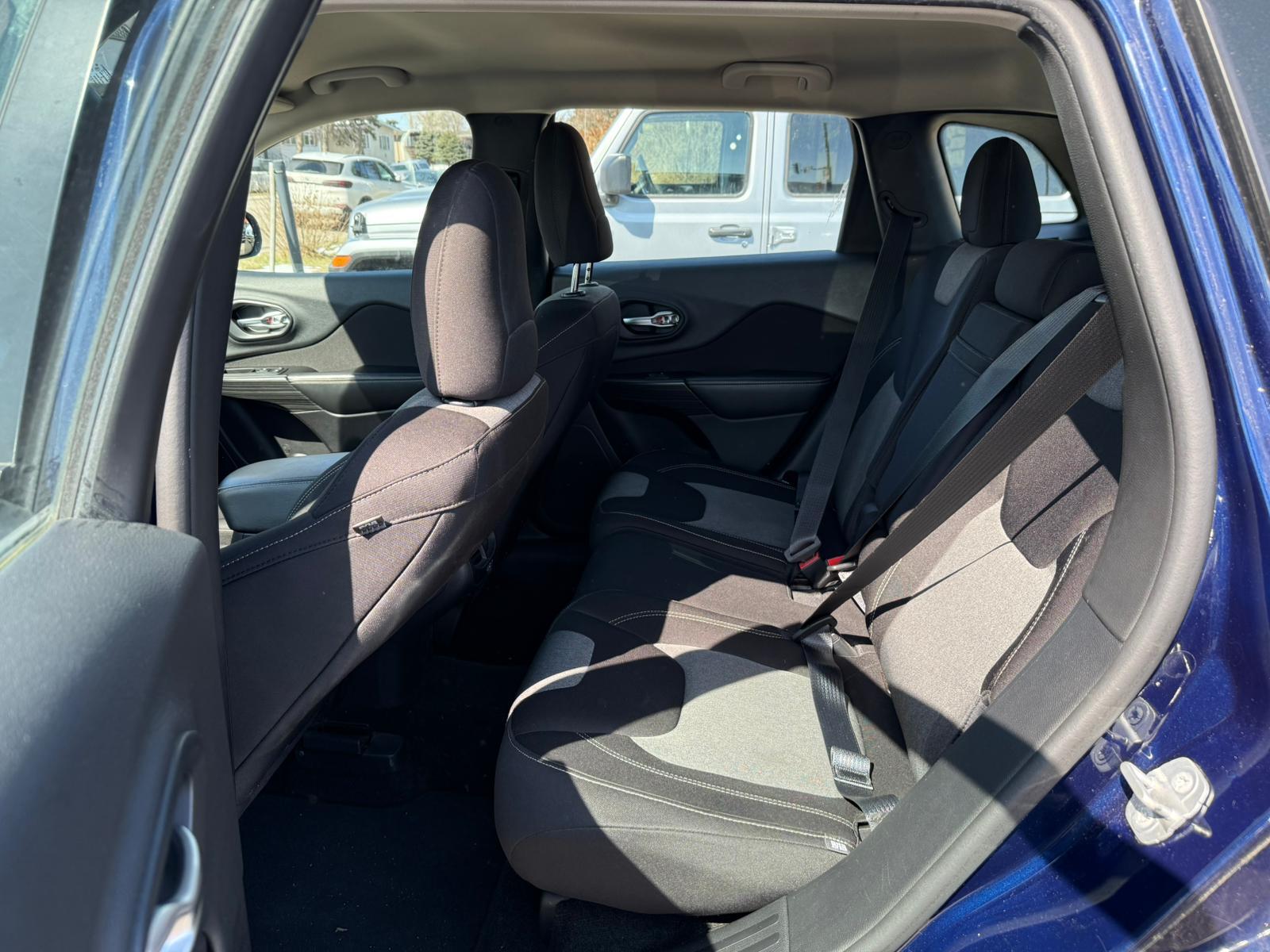 2014 Jeep Cherokee — view 12