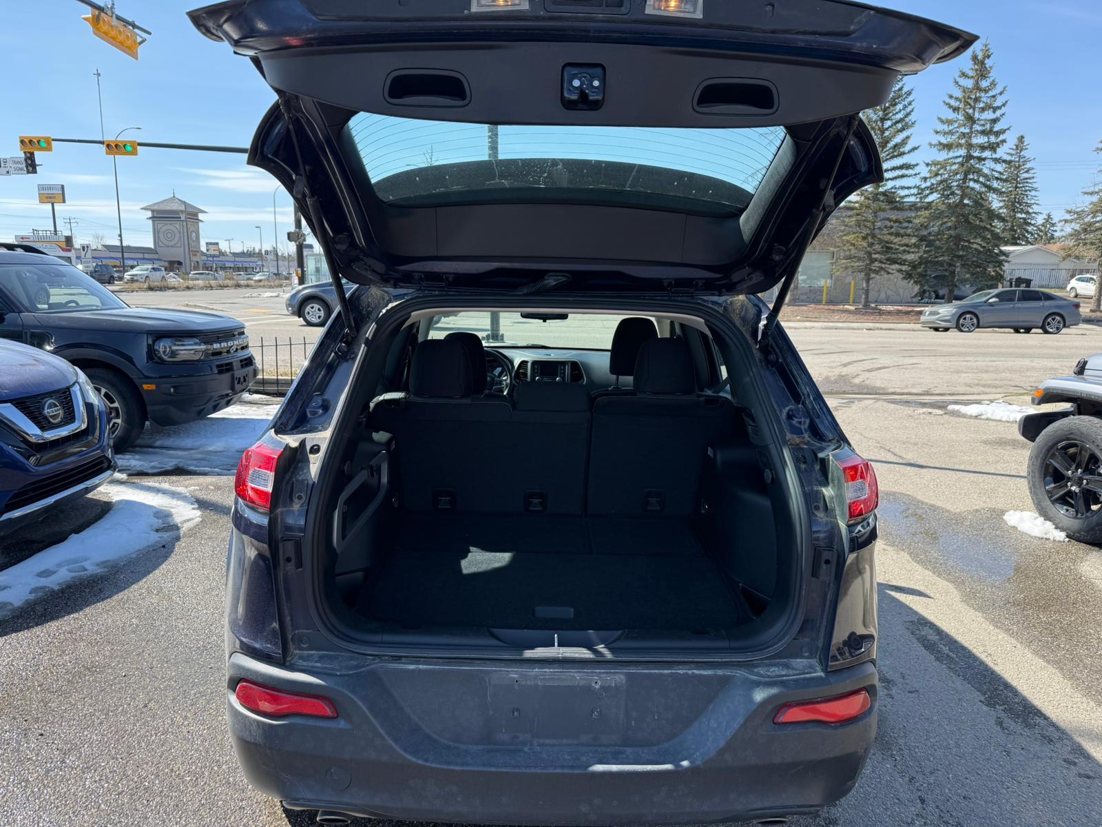 2014 Jeep Cherokee — view 7