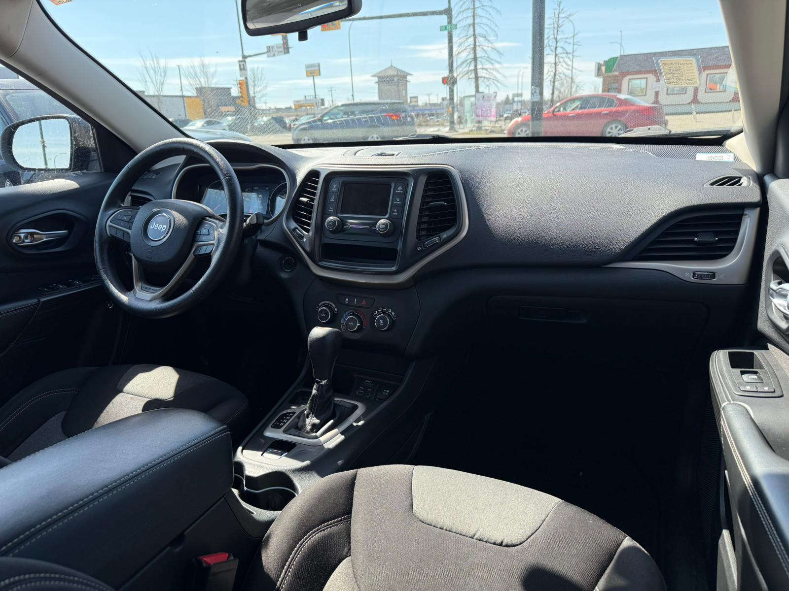 2014 Jeep Cherokee — view 9