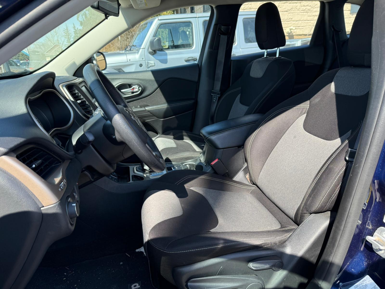 2014 Jeep Cherokee — view 8