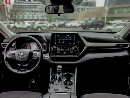 used 2020 Toyota Highlander car, priced at $34,995