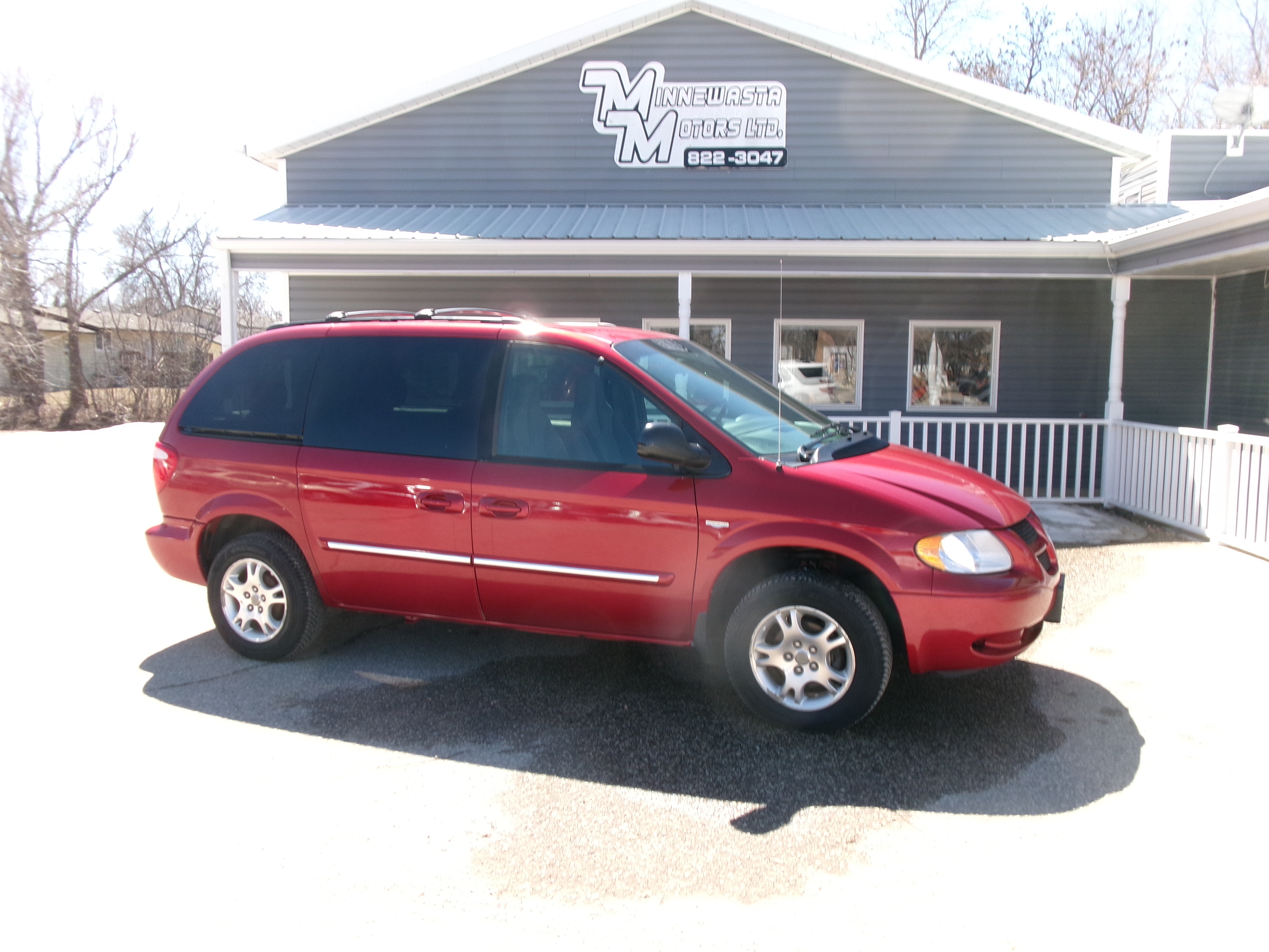 Red 2004 Dodge Caravan SE FWD Minivan Front-Wheel Drive 4-Speed Automatic