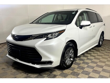 used 2023 Toyota Sienna car, priced at $51,998