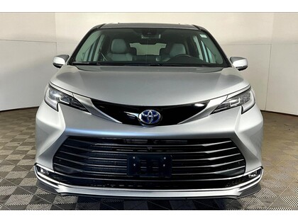 used 2024 Toyota Sienna car, priced at $59,998