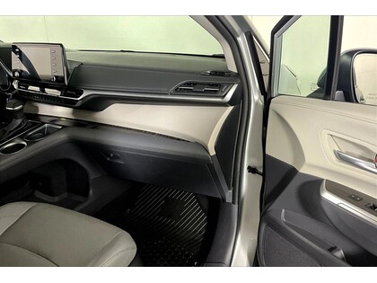 used 2024 Toyota Sienna car, priced at $59,998