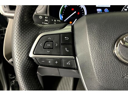 used 2024 Toyota Sienna car, priced at $59,998