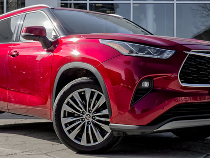 used 2021 Toyota Highlander car, priced at $44,195