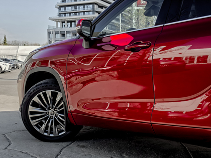 used 2021 Toyota Highlander car, priced at $44,195