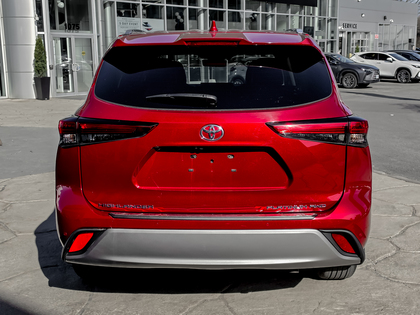 used 2021 Toyota Highlander car, priced at $44,195