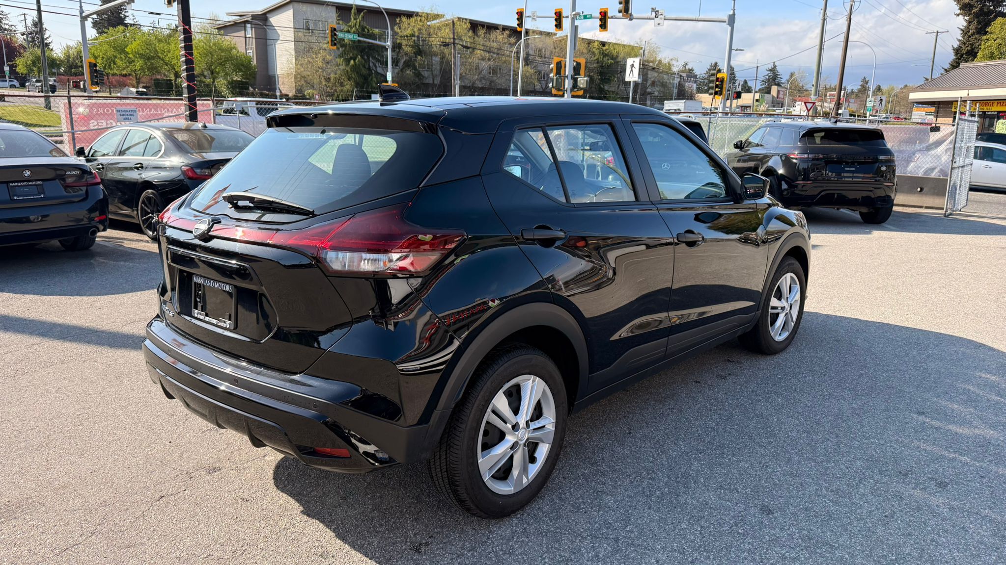 2025 Nissan Kicks Play — view 5