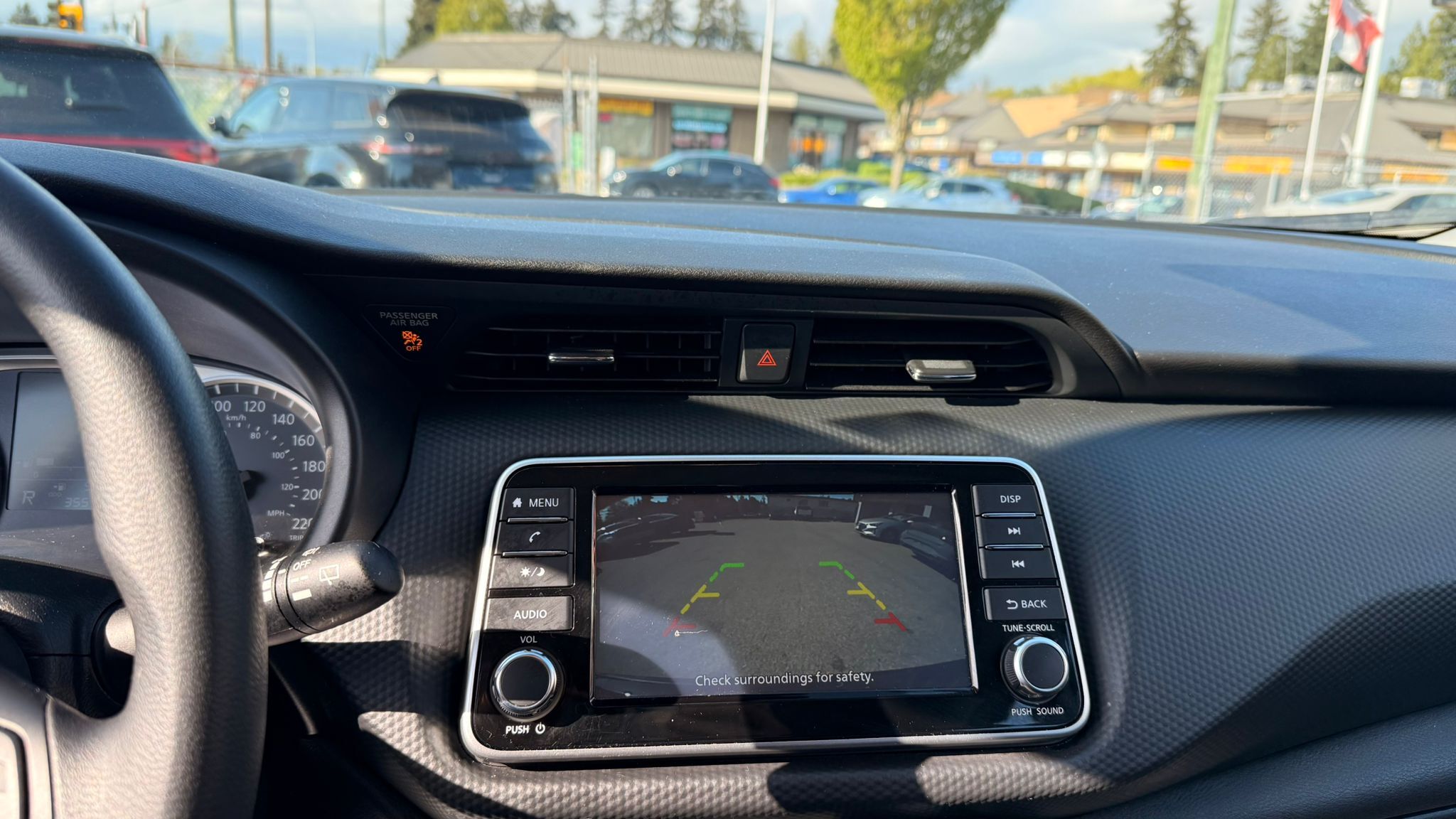 2025 Nissan Kicks Play — view 13