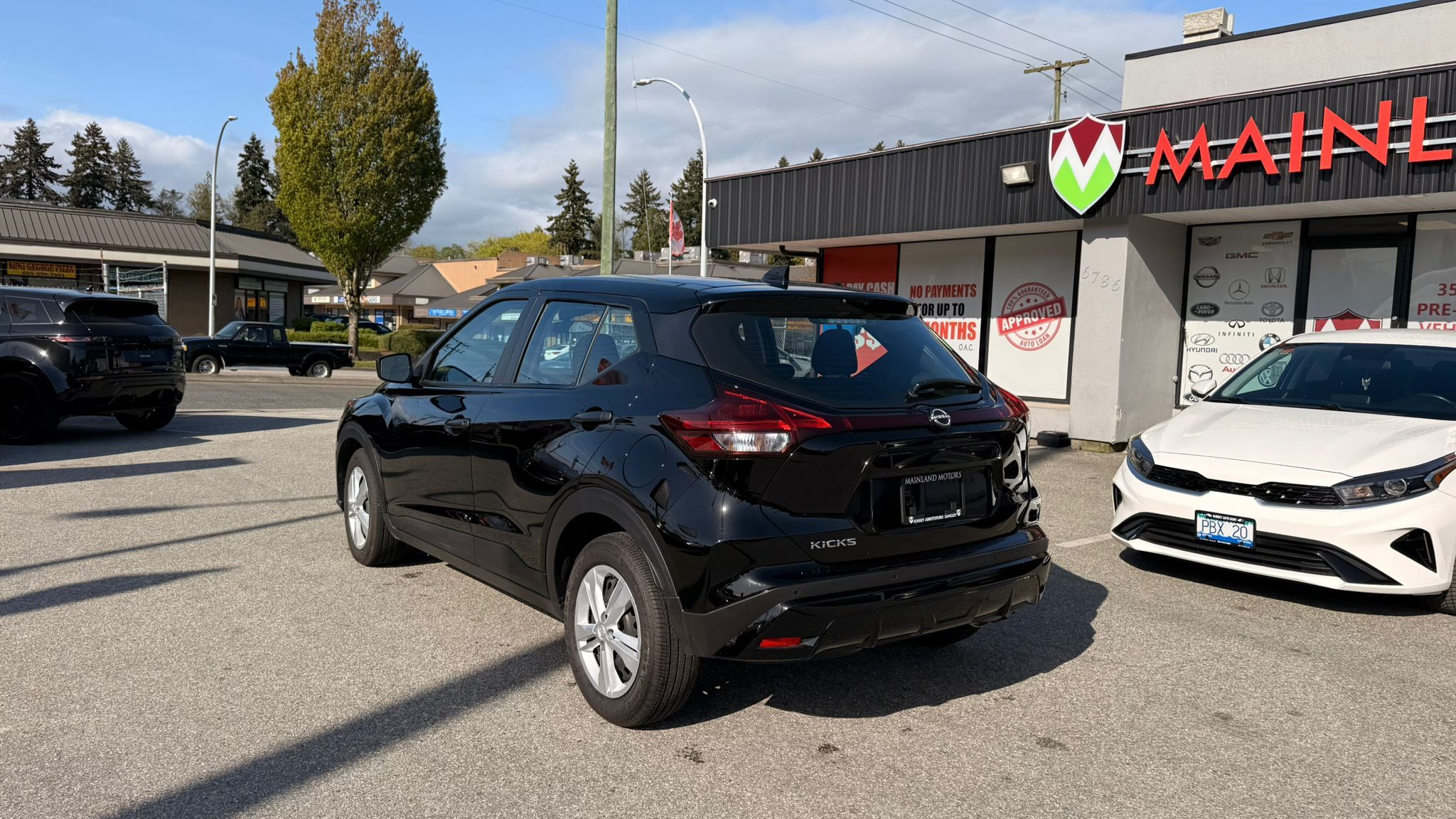 2025 Nissan Kicks Play — view 7