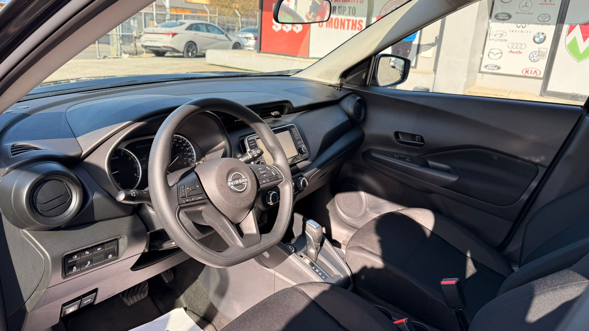 2025 Nissan Kicks Play — view 9