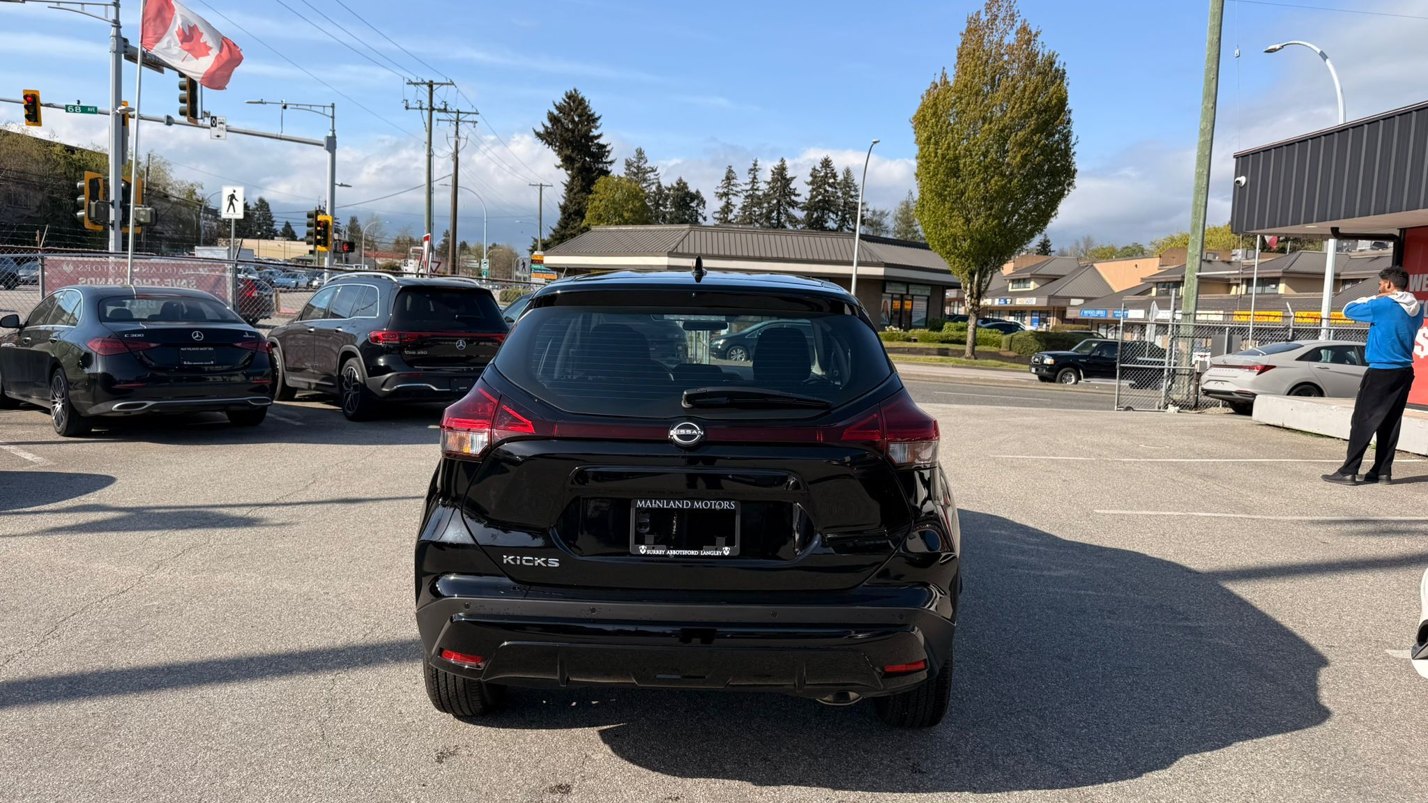 2025 Nissan Kicks Play — view 6