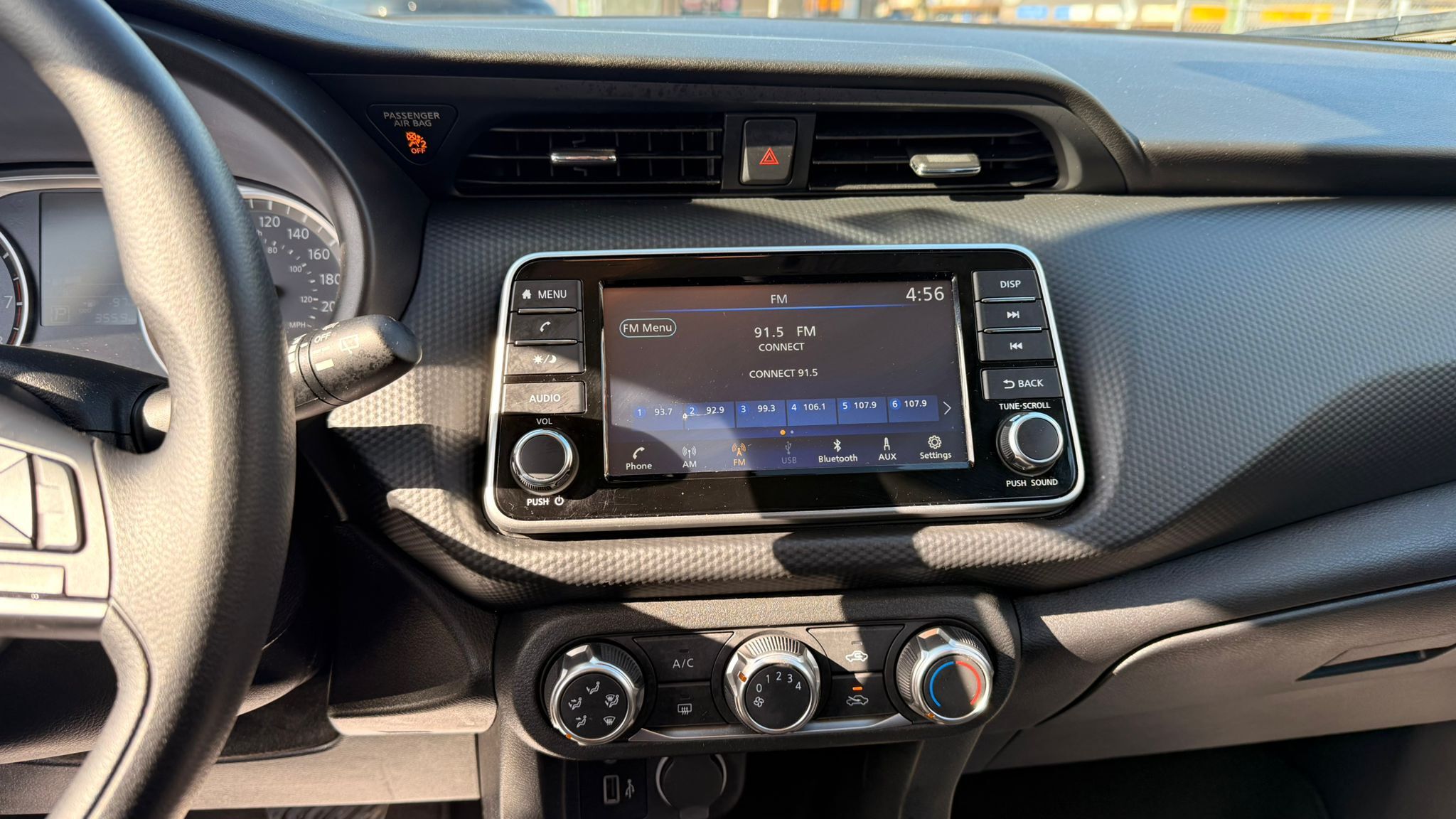 2025 Nissan Kicks Play — view 12