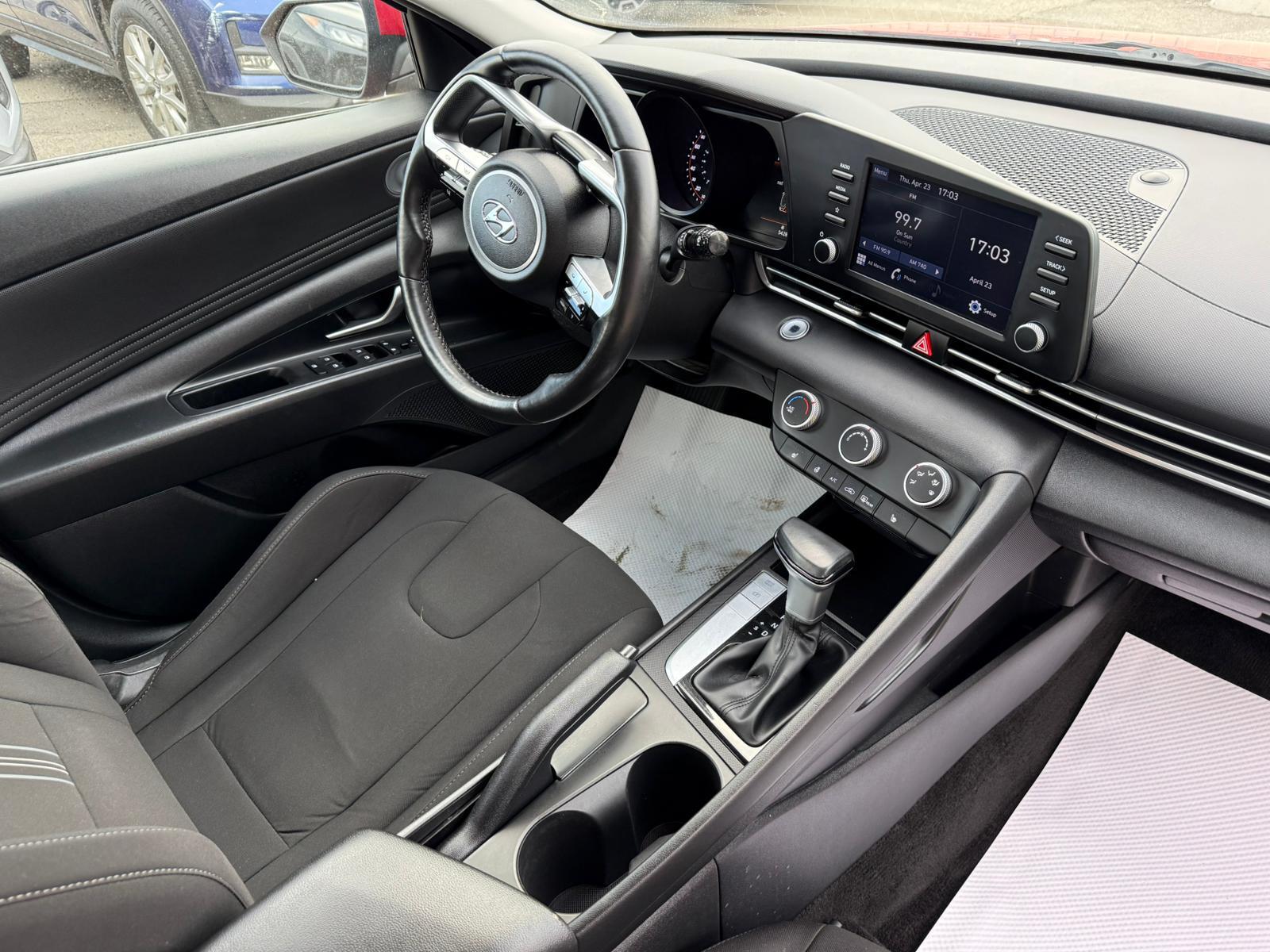 2022 Hyundai Elantra — view 14