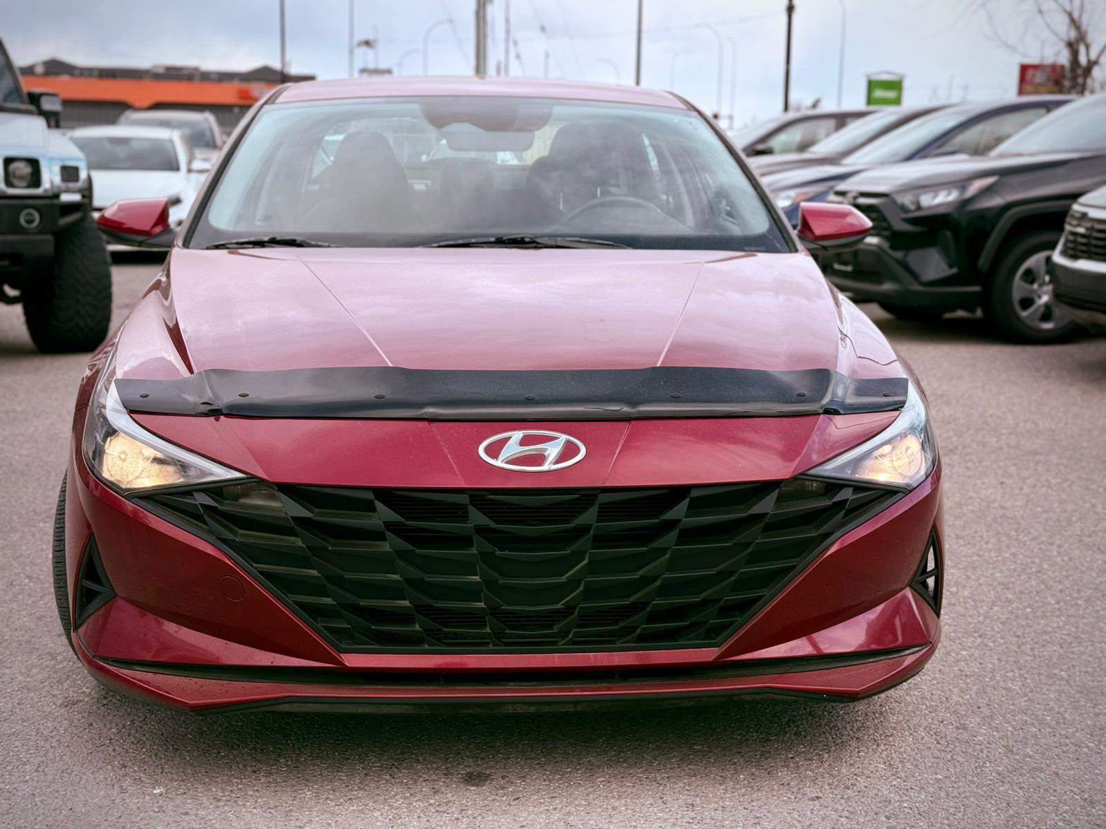 2022 Hyundai Elantra — view 2