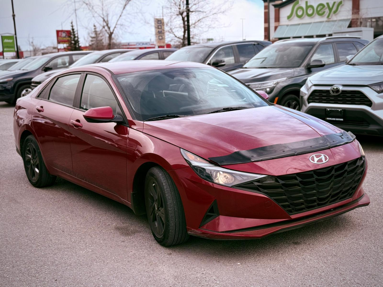 2022 Hyundai Elantra — view 3