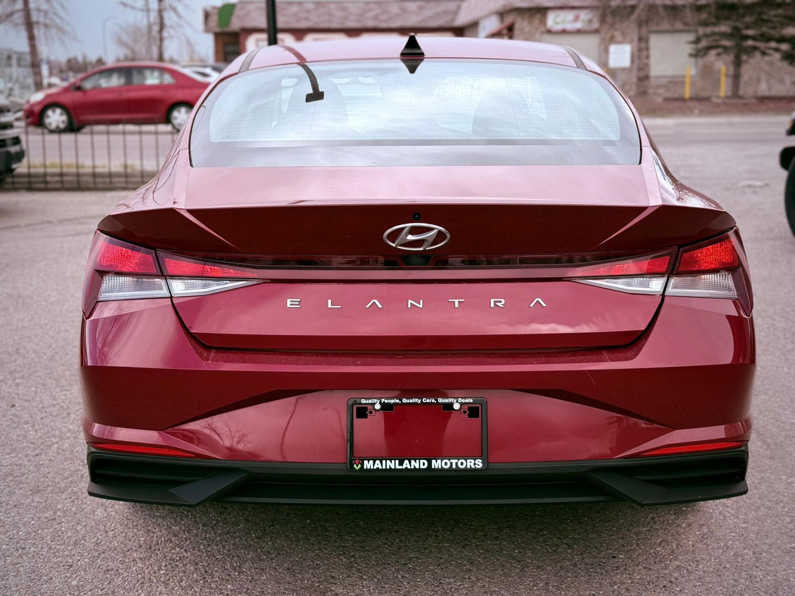 2022 Hyundai Elantra — view 5