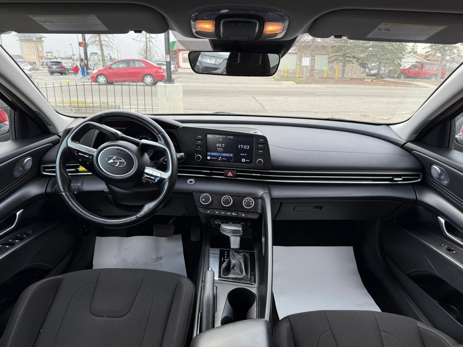 2022 Hyundai Elantra — view 10